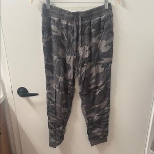 Women’s Camouflage Jogger Pants